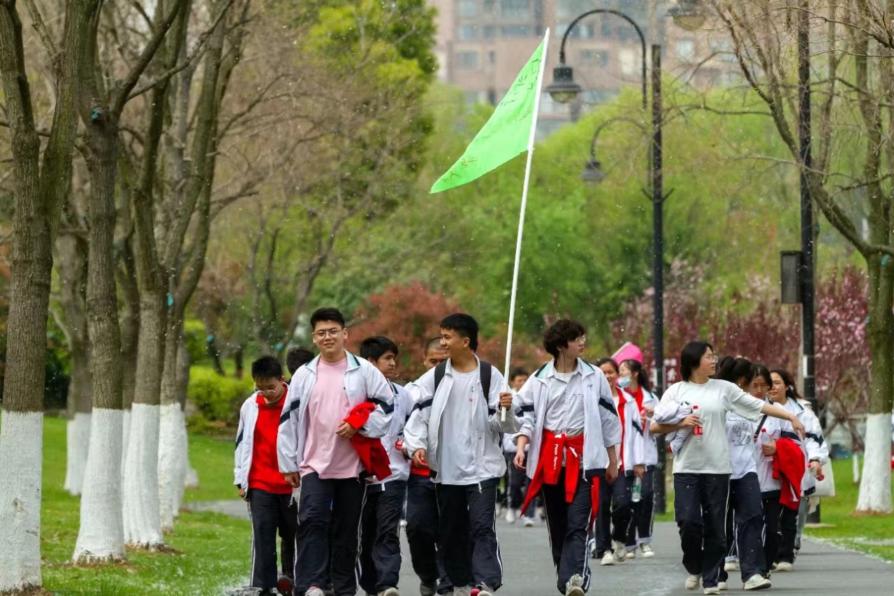 江蘇南京青少年叛逆管教學校-解決8-18歲青少年網癮、叛逆、早戀問題-圖2